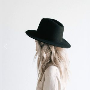GIGI PIP WES FEDORA IN BLACK✨